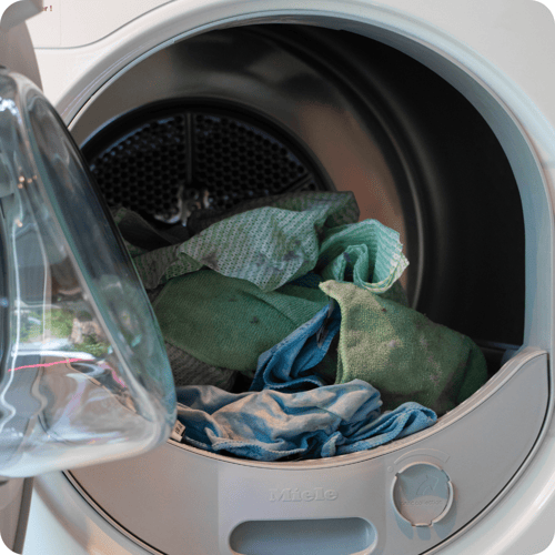 På Clean Kokos bruker vi vaskemiddelet Ecobrite Emulsion Clean fra Ecolab. 