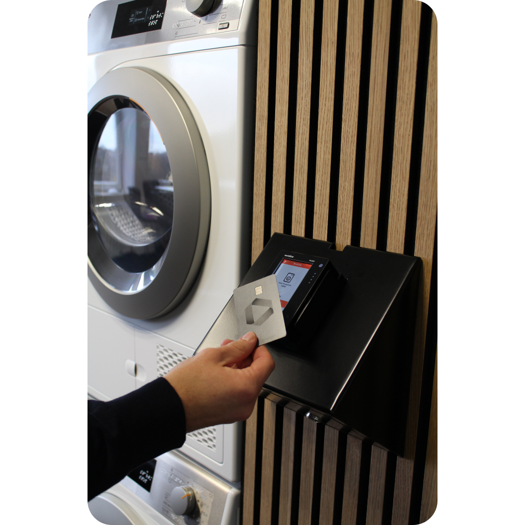 At Clean Kokos, you can pay by card or MobilePay using the terminal in the laundromat.