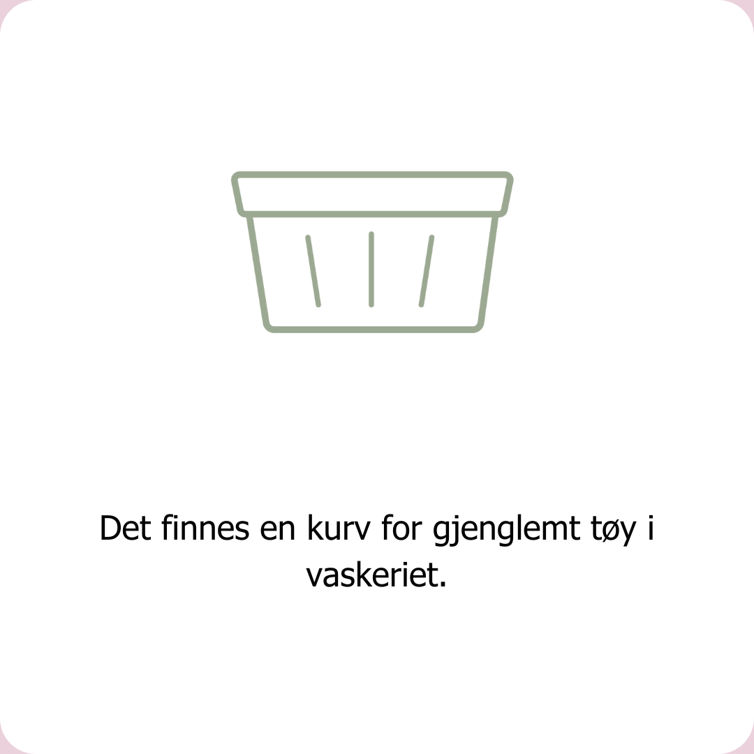 Det finnes en kurv for gjenglemt tøy hos Clean Kokos selvbetjente vaskerier.